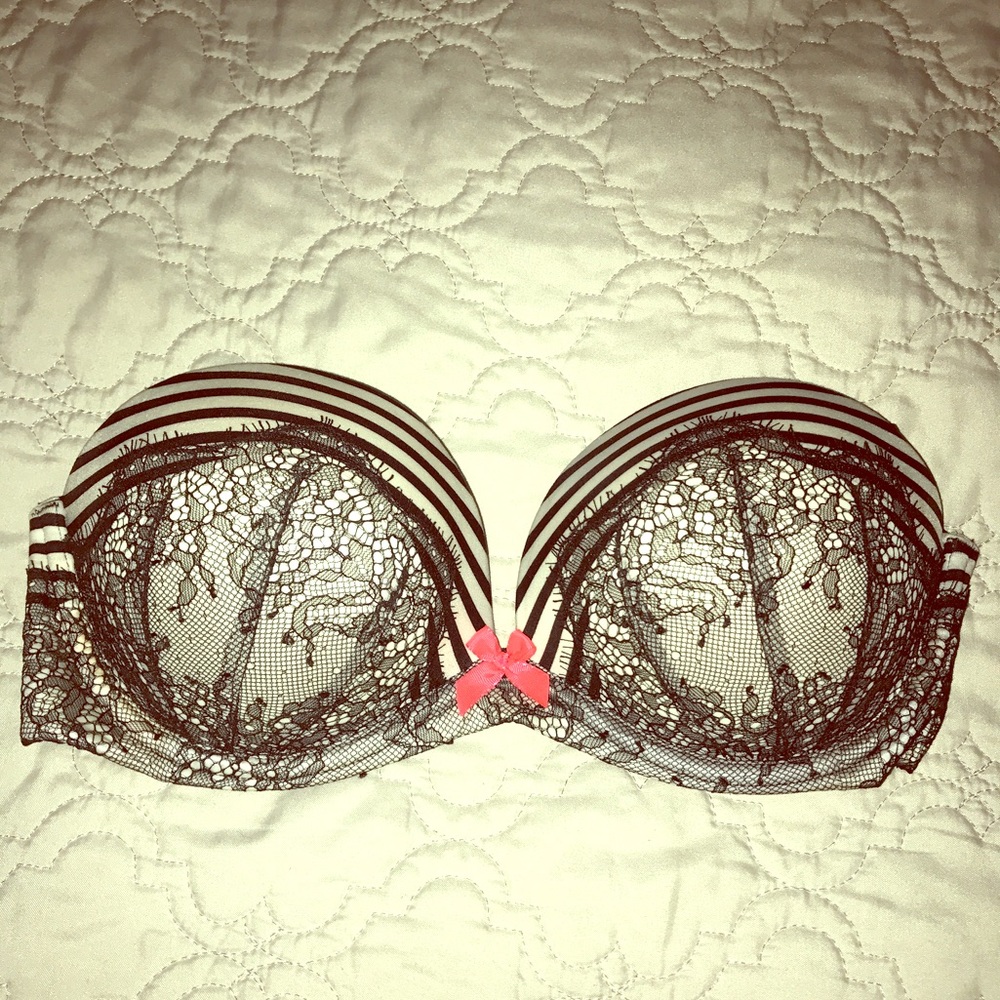 Brand New Victoria's Secret Very Sexy bra!